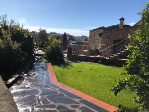 Vonkajšia záhrada v ubytovaní Casa rural La Tahona del abuelo TR CC 00344