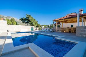 Bazén v ubytovaní Residence & Pool Villa Schwarz Suites alebo v jeho blízkosti