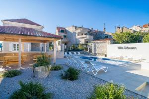 Bazén v ubytovaní Residence & Pool Villa Schwarz Suites alebo v jeho blízkosti
