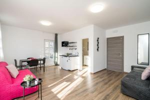 Kuchyňa alebo kuchynka v ubytovaní Residence & Pool Villa Schwarz Suites