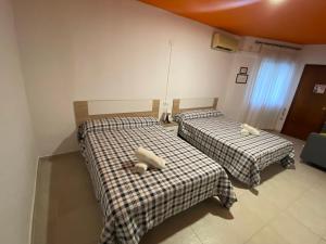 Postel nebo postele na pokoji v ubytování Arc House Ribera Only Adults + 7 fotografií