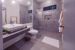 a bathroom with a toilet, sink, and bathtub at Balkon Boutique Hotel in Playa del Carmen