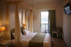 Postel nebo postele na pokoji v ubytování Mirini Hotel