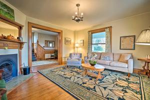 Foto de la galería de Pet-Friendly Moriah Homestead with Fire Pit! en Port Henry