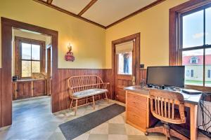 Foto de la galería de Pet-Friendly Moriah Homestead with Fire Pit! en Port Henry