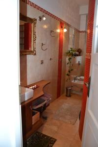 Koupelna v ubytování City center, sunny spacious luxury! + 33 fotografií