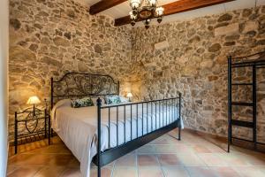 Postel nebo postele na pokoji v ubytování S'ERA de Son Roig + 25 fotografií