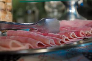 a bunch of meat on a tray with a spatula at Pousada Solar do Algarve in Paraty +16 photos