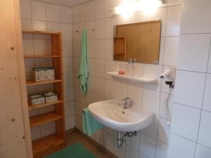 Kúpeľňa v ubytovaní Villa Schnuck - das rote Ferienhaus + 37 fotografií