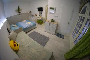 a bedroom with a bed and a couch in a room at Apartmani Mimax in Trebinje