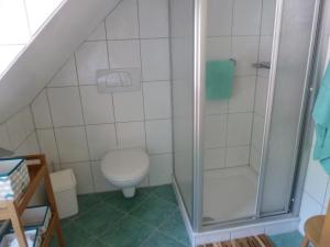 Kúpeľňa v ubytovaní Villa Schnuck - das rote Ferienhaus