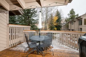 A balcony or terrace at Snowcreek 1548