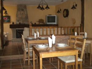 Restaurace v ubytování Hostal Rural Las Cuatro Calles