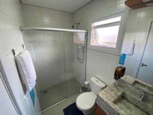 A bathroom at Casa Linda Canela condomínio!!! 39