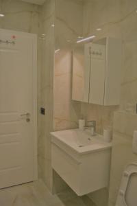 Bathroom sa Cozy Central Tirana Apartments