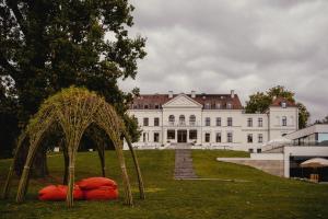 Vonkajšia záhrada v ubytovaní Hanza Pałac Wellness & SPA