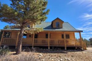 Gallery image of Log Cabin Zion Retreat. Walking distance to East Zion Trails in Orderville