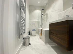 Bagno di Fleet Heights Apartment Four