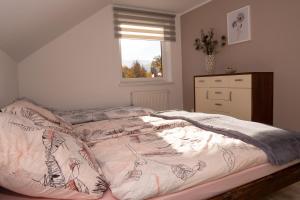 Postel nebo postele na pokoji v ubytování Domek całoroczny w Karkonoszach
