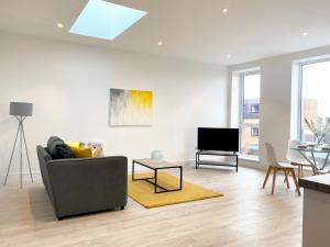 Gallery image of Skyline at Fleet Heights Apartment Six in Fleet