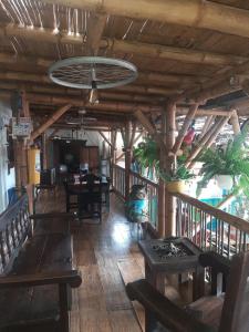 a dining room with tables and a ceiling fan at Hostel Camelot Salento in Salento
