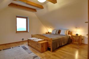 A bed or beds in a room at Öreghegyi Panoráma Villa, Balatonederics