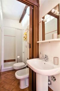 Et badeværelse på Casedirio Apartment - Riomaggiore