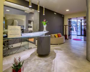 Cucina o angolo cottura di La Villa - Sure Hotel Collection by Best Western