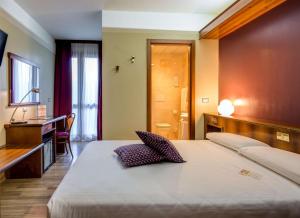 Letto o letti in una camera di La Villa - Sure Hotel Collection by Best Western