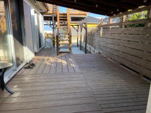 Balkón nebo terasa v ubytování Takeigama Beach House