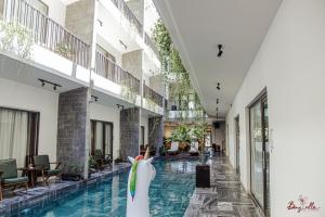 a hotel lobby with a pool and a penguin at Bông Villa Hotel & Apartment in Kon Tum