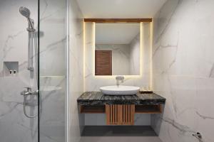 Bilik mandi di Pollos Hotel & Gallery