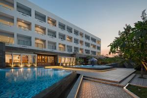 Bazén v ubytování Pollos Hotel & Gallery nebo v jeho okolí