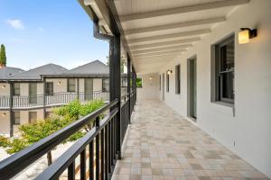 Wildes Hotel Kangaroo Valley的阳台或露台