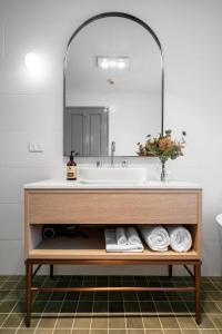 Wildes Hotel Kangaroo Valley的一间浴室