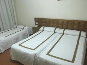 A bed or beds in a room at Hotel Hispanidad