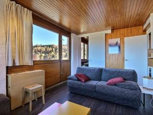 Appartement La Plagne, 2 pièces, 4 personnes - FR-1-455-61にあるシーティングエリア