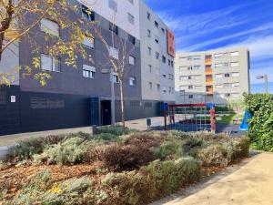 Ο χώρος παιχνιδιού για παιδιά στο Luminoso Apartamento a 10 minutos de Granada con Piscina