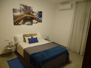 a bedroom with a bed and the eiffel tower at Casasjerezanas VistaFlor in Jerez de la Frontera