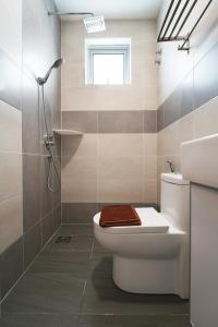 a bathroom with a toilet and a shower at Hotel Le-Shore in Kuala Selangor