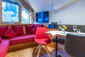 TV a/nebo společenská místnost v ubytování Arlsuites