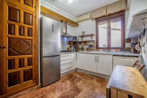 Kuchyň nebo kuchyňský kout v ubytování Apartamento con patio cordobés en San Basilio & Parking