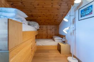 Postel nebo postele na pokoji v ubytování Casa Val di Fassa + 7 fotografií