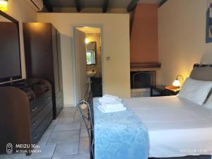 Posteľ alebo postele v izbe v ubytovaní Petrounis Hotel