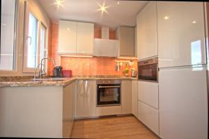 Kuchnia lub aneks kuchenny w obiekcie 055 - Gran Playa Views - comfortHOLIDAYS