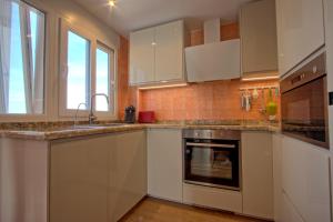 Kuchnia lub aneks kuchenny w obiekcie 055 - Gran Playa Views - comfortHOLIDAYS