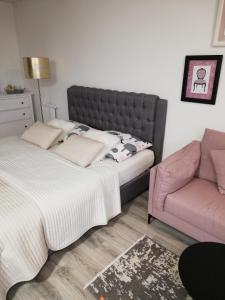 Una cama o camas en una habitación de GLAM apartmán Hustopeče