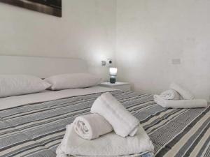 A bed or beds in a room at VILLA LUDO a ZAMBRONE TROPEA
