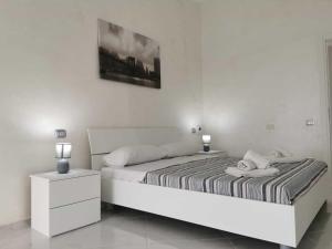 A bed or beds in a room at VILLA LUDO a ZAMBRONE TROPEA