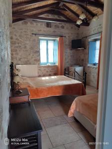 Posteľ alebo postele v izbe v ubytovaní Petrounis Hotel